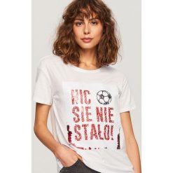 T-shirt z magicznymi cekinami - Biały. T-shirty damskie marki bonprix. W wyprzedaży za 19.99 zł.