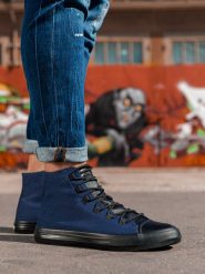 Buty męskie trampki z łączonych materiałów - granatowe V3. Niebieskie trampki męskie Ombre Clothing, bez wzorów, z materiału, za kostkę, bez zapięcia. W wyprzedaży za 89.99 zł.
