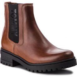 Sztyblety TOMMY JEANS - Essential Cleated Ch EN0EN00242 Winter Cognac 906. Kozaki damskie marki Tommy Jeans. W wyprzedaży za 389.00 zł.