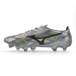 Buty piłkarskie Mizuno Alpha II SG. Szare buty sportowe męskie Mizuno, bez zapięcia, do biegania. W wyprzedaży za 997.50 zł.