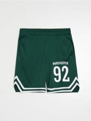 Szorty z napisem Manchester - zielony. Zielone szorty męskie Sinsay, l, bez wzorów. Za 39.99 zł.