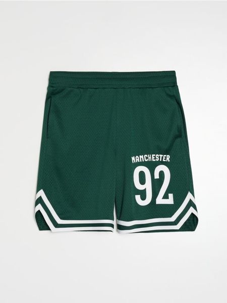 Szorty z napisem Manchester - zielony. Zielone szorty męskie Sinsay, l, bez wzorów. Za 29.99 zł.