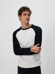 Longsleeve regular - złamana biel. Bluzki z długim rękawem męskie Reserved, l, bez wzorów, z bawełny, bez kołnierzyka. Za 79.99 zł.