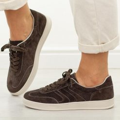 Brązowe skórzane półbuty damskie Vinceza 95400. Brązowe półbuty damskie VINCEZA, na jesień, bez wzorów, z jeansu, casualowe, z okrągłym noskiem, bez obcasa, na płaskiej podeszwie, bez zapięcia. Za 219.00 zł.