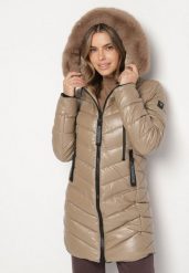 Brązowa Pikowana Kurtka o Taliowanym Kroju z Kapturem z Futerkiem Naleanna. Brązowe kurtki damskie Born2be, l, bez wzorów, z dzianiny, z kapturem. Za 219.99 zł.