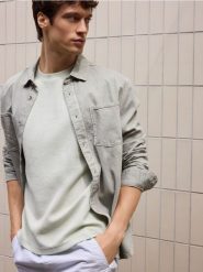Strukturalny t-shirt relaxed fit - jasnozielony. Zielone t-shirty męskie Reserved, l, bez wzorów, z bawełny, bez kołnierzyka. Za 79.99 zł.