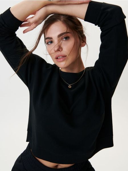 Krótka bluza crewneck - czarny. Czarne bluzy damskie Sinsay, l, bez wzorów, bez kaptura. Za 24.99 zł.