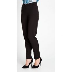 Czarne eleganckie spodnie w kant QUIOSQUE. Spodnie materiałowe damskie marki QUIOSQUE. W wyprzedaży za 59.99 zł.