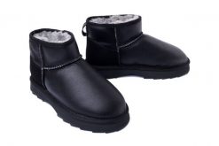 EMU AUSTRALIA W13154 Sharky Micro Town black, botki damskie. Czarne botki damskie Emu Australia, na zimę, z gumy, bez obcasa, bez zapięcia. Za 699.90 zł.