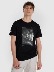4F T-shirt regular z nadrukiem męski - czarny S. Czarne koszulki sportowe męskie 4f, m, bez wzorów, z bawełny, bez kołnierzyka, bez ramiączek. Za 69.99 zł.