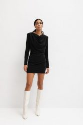 Sukienka z długim rękawem o klasycznym kroju w kolorze SHINY BLACK - COLLETTE. Czarne sukienki damskie Marsala, na imprezę, s, bez wzorów, z materiału, klasyczne, bez kołnierzyka, bez ramiączek, mini. W wyprzedaży za 99.95 zł.