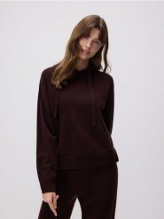 Wełniany sweter z kapturem - ciemnobrązowy. Brązowe swetry damskie Reserved, l, bez wzorów, z wełny, bez kołnierzyka, bez ramiączek, z kapturem. Za 239.99 zł.