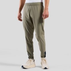 Legginsy męskie ZEROWEIGHT Pants regular length. Zielone legginsy sportowe męskie Odlo, m, bez wzorów, do biegania. W wyprzedaży za 359.99 zł.