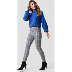 NA-KD Classic Dopasowane spodnie garniturowe - Grey. Szare spodnie materiałowe damskie NA-KD Classic. Za 161.95 zł.