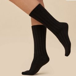 Czarne skarpetki damskie Gabriella wełna merino 1215. Czarne skarpety damskie Gabriella, bez wzorów, z elastanu. Za 35.90 zł.