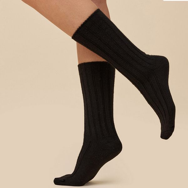 Czarne skarpetki damskie Gabriella wełna merino 1215. Czarne skarpety damskie Gabriella, bez wzorów, z elastanu. Za 35.90 zł.