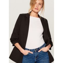 Długa marynarka z rękawami 3/4 - Czarny. Żakiety damskie marki Mohito. Za 139.99 zł.