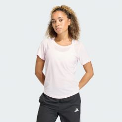 Koszulka Workout Essentials Scoop Neck. Czerwone koszulki sportowe damskie Adidas, bez wzorów, bez kołnierzyka, bez ramiączek, na fitness i siłownię, climacool (adidas). Za 109.00 zł.
