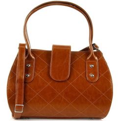 Elegancki kuferek ze skóry naturalnej DAN-A T256 camel. Brązowe torebki do ręki damskie DAN-A, bez wzorów, ze skóry, eleganckie, bez dodatków. Za 299.99 zł.