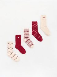 Skarpetki z bawełną 5 pack - czerwony. Czerwone skarpety damskie Reserved, bez wzorów, z bawełny. Za 49.99 zł.