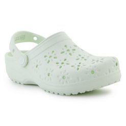 Klapki Crocs Classic Floral Cut Out Clog 210927-3YH zielone. Zielone klapki damskie bez wzorów, sportowe, bez obcasa. Za 360.01 zł.