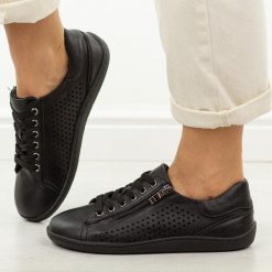 Czarne skórzane półbuty damskie barefoot Jezzi Ol38-6. Czarne obuwie sportowe damskie Jezzi, w ażurowe wzory, z jeansu, trekkingowe. Za 239.00 zł.