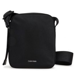 Saszetka Calvin Klein. Czarne saszetki męskie Calvin Klein, młodzieżowe, małe. Za 189.99 zł.