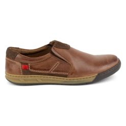 KOMODO Buty męskie skórzane wsuwane 934K brązowe. Brązowe półbuty na co dzień męskie z materiału, eleganckie, bez zapięcia. Za 351.82 zł.
