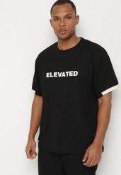 Czarna Koszulka T-shirt z Napisem ELAVATED Kolianis. Czarne t-shirty męskie Born2be, l, bez wzorów, klasyczne, bez kołnierzyka. Za 44.99 zł.