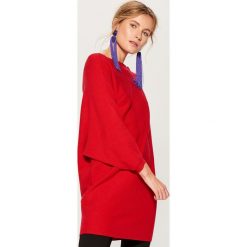 Luźny sweter z prostym dekoltem - Czerwony. Czerwone swetry damskie Mohito. Za 129.99 zł.