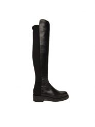 Stuart Weitzman Muszkieterki Celia SM396 Czarny. Czarne kozaki damskie Stuart Weitzman, ze skóry, bez obcasa, na płaskiej podeszwie. Za 3,489.00 zł.