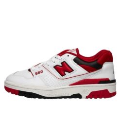 Buty do chodzenia dla dorosłych New Balance 550 White Red. Białe obuwie sportowe damskie New Balance, bez wzorów, ze skóry, do biegania. Za 662.00 zł.