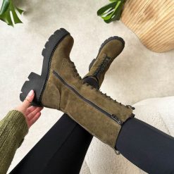 Khaki wysokie skórzane botki damskie na traperze T.Sokolski 197. Brązowe śniegowce i trapery damskie Sokolski, z dzianiny. Za 349.00 zł.