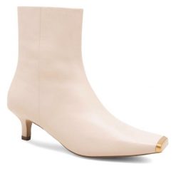 Botki GINO ROSSI. Brązowe botki damskie Gino Rossi, bez obcasa, na szpilce, bez zapięcia. Za 399.99 zł.