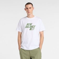 Koszulka męska New Balance MT61H0Z3WT – biała. Białe koszulki sportowe męskie New Balance, m, z aplikacjami, z dresówki, bez kołnierzyka, bez ramiączek. Za 129.99 zł.