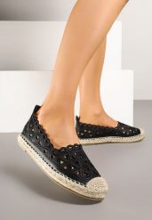 Czarne Espadryle z Ażurową Cholewką i Plecionką Odine. Czarne espadryle damskie Born2be, na lato, w ażurowe wzory, bez obcasa, bez zapięcia. Za 99.99 zł.