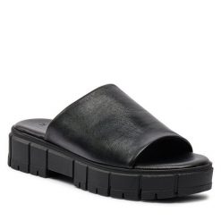 Klapki Tamaris. Czarne klapki damskie Tamaris, bez wzorów, bez obcasa. Za 209.99 zł.