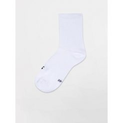 Skarpetki do połowy łydki TBS Midsoc. Białe skarpety damskie TBS, bez wzorów. Za 215.50 zł.