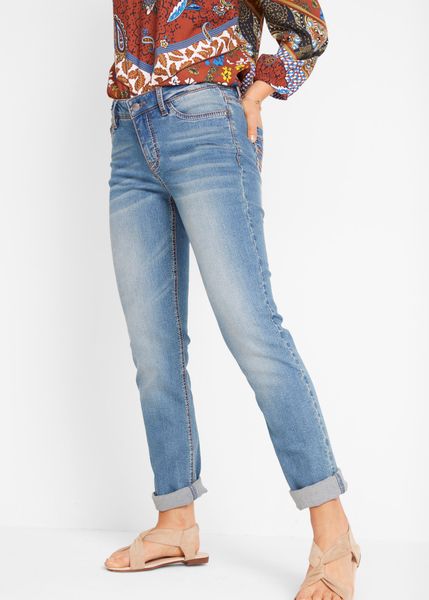Dżinsy ze stretchem straight, średni stan. Niebieskie jeansy damskie bonprix. Za 127.99 zł.