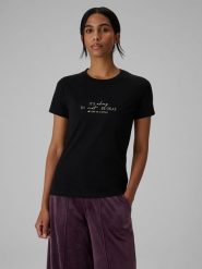 4F T-shirt slim z nadrukiem damski - czarny XS. Czarne t-shirty damskie 4f, m, bez wzorów, z bawełny, klasyczne, bez kołnierzyka. Za 59.99 zł.