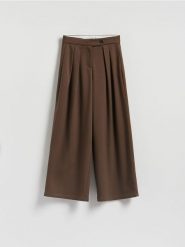 Spodnie z szeroką nogawką - brązowy. Brązowe spodnie materiałowe damskie Reserved, l, bez wzorów, z tkaniny. Za 159.99 zł.