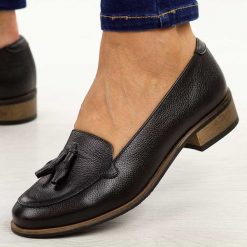 Czarne groszek skórzane Polskie mokasyny damskie Deoni D163A. Czarne mokasyny damskie Deoni, z materiału, biznesowe. Za 429.00 zł.