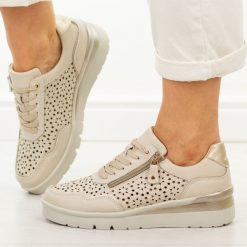 Beżowe skórzane ażurowe półbuty damskie Filippo Dp7677/26. Brązowe półbuty damskie Filippo, na jesień, w ażurowe wzory, z jeansu, klasyczne, z okrągłym noskiem, bez obcasa, na koturnie, bez zapięcia. W wyprzedaży za 227.92 zł.