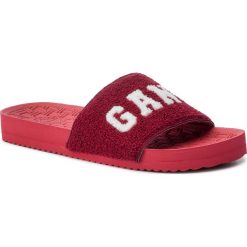 Klapki GANT - Haley 18598409 Cardinal Red G535. Czerwone klapki damskie marki GANT, bez wzorów, z materiału. Za 179.95 zł.
