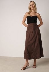 Brązowa Rozkloszowana Spódnica z Imitacji Zamszu Basara. Brązowe spódnice damskie Born2be, l, bez wzorów, z materiału, biznesowe, midi, koszulowe. Za 179.99 zł.