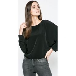 Vero Moda - Bluzka. Czarne bluzki damskie Vero Moda, z poliesteru, casualowe, z okrągłym kołnierzem. W wyprzedaży za 79.90 zł.