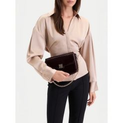 Torebka Nine West. Czerwone kopertówki damskie Nine West, bez wzorów, bez dodatków. Za 179.99 zł.