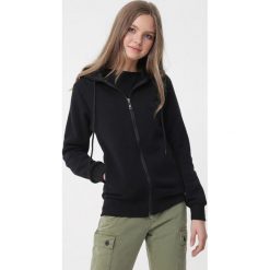 Czarna Bluza Madeleine. Czarne bluzy damskie Born2be, l, bez wzorów, z kapturem. Za 69.99 zł.