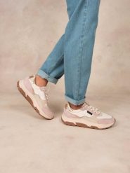 Buty sportowe damskie TBS Jazonne. Brązowe obuwie sportowe damskie TBS, bez wzorów, z materiału, do biegania. Za 471.25 zł.