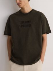T-shirt boxy z efektem sprania - brązowy. Brązowe t-shirty męskie Reserved, l, bez wzorów, z bawełny, bez kołnierzyka. W wyprzedaży za 65.99 zł.